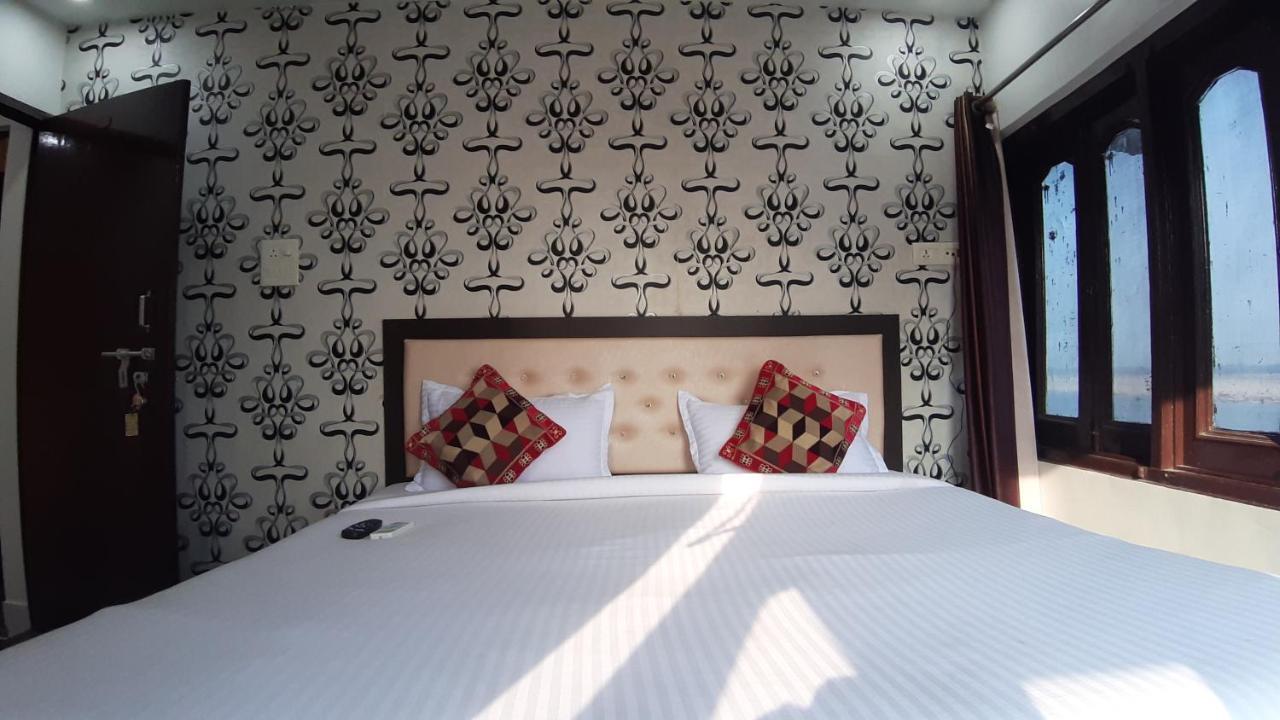 Hotel Sita Palace On Heritage Ghats Of Benaras Варанаси Экстерьер фото